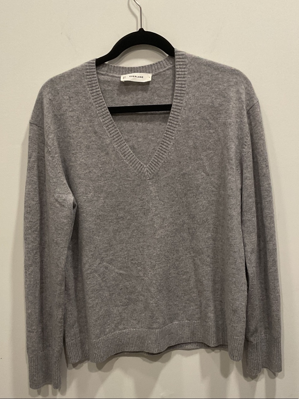 Everlane Cashmere Light Gray V-Neck Women’s Sweater